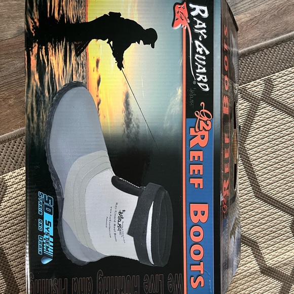 Everlast Men's Ray-Guard Reef Boots - Black and Gray - Picture 2 of 4